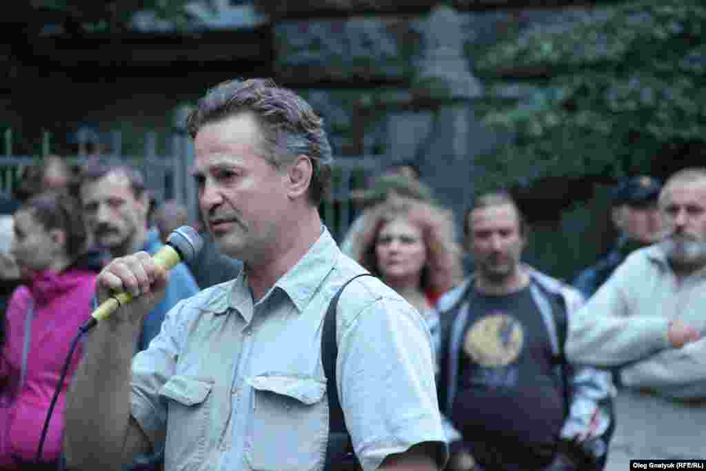 Дмитро Павліченко, який свого часу фігурував у гучній &laquo;справі Павліченків&raquo;, звертається до мітингувальників