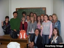 Primul loc de muncă al lui Takashi în Ucraina a fost de profesor de limba japoneză la o universitate din Lviv