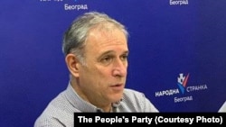 Zdravko Ponoš (na fotografiji, novembar 2021.) u javnosti je postao poznat kada je kao jedan od mlađih generala bio imenovan za načelnika Generalštaba u decembru 2006. odlukom tadašnjeg predsednika Borisa Tadića.