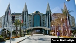 Кыргызстандан Түркияга барганлардын басымдуусу мейманканада иштешет. Анталия