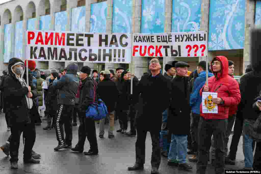 Организаторы и участники акции заявили, что не поддерживают никакие политические силы и что пришли на мероприятие выразить свою гражданскую позицию.