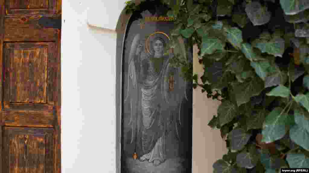 Лик Святого архангела Михаїла, Архистратига в православ'ї, що означає голова святого воїнства ангелів і архангелів