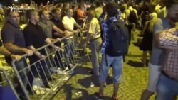 Sukob učesnika protesta i obezbeđenja Predsedništva Srbije u Beogradu