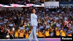 کامالا هریس ظرف یک هفته بعد از اعلام کاندیداتوری توانست بیش از ۲۰۰ میلیون دلار کمک مالی جذب کند