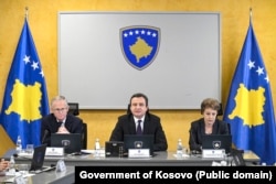 Kryeministri në detyrë, Albin Kurti, gjatë mbledhjes së ekzekutivit më 16 prill.