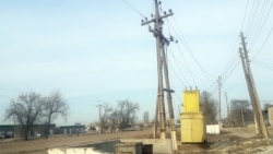 Farapda yzygiderli tok kesilýär, ýyladyş problemalary dowam edýär. Resmiler bu nogsanlyklary býujet işgärleriniň hasabyna çözmäge çalyşýar