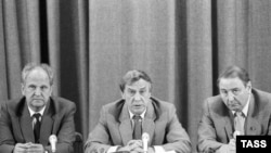 Images From The 1991 Soviet Military Coup Attempt