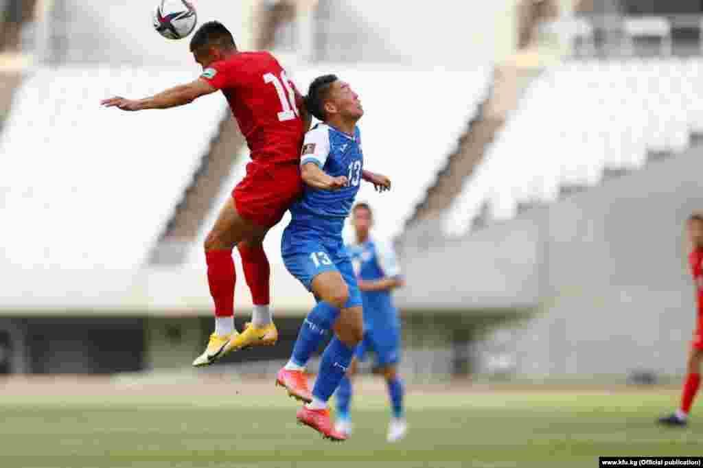 Падемиядан улам 1,5 жылдык тыныгуудан кийин жанданган беттештер борборлоштурулган тартипте өтүп, командалар мурдагыдай үйдө жана конокто эмес, бир аймакта ойноп, жолдомо үчүн ат салышат.