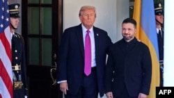 АКШ президенти Дональд Трамп менен Украинанын лидери Владимир Зеленский Ак үйдө, Вашингтон, 17-октябрь, 2025-жыл.