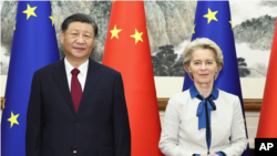 Președintele chinez Xi Jinping și președintele Comisiei Europene Ursula von der Leyen la Beijing, decembrie 2023.