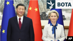 Udhëheqësi i Kinës, Xi Jiping, me kryetaren e Komisionit Evropian, Ursula von der Leyen, më 2023.