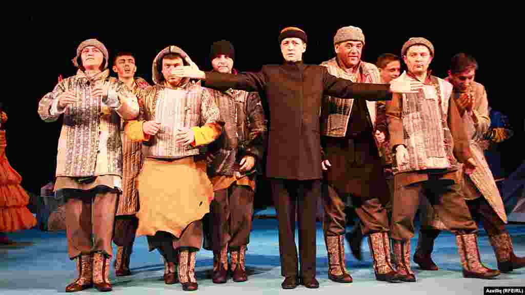 Бистә халкы Карт (Илдус Габдрахманов) белән