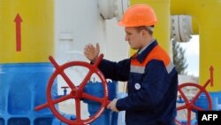 Відтепер для бронювання працівників операторів не застосовується вимога до рівня щомісячної заробітної плати понад 2,5 мінімальних зарплат за останній календарний квартал. Фото ілюстративне