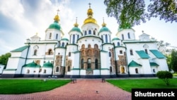 Софійський собор у Києві – пам’ятка української архітектури і монументального живопису, споруда часів України-Русі (1011 рік). Ансамбль Софійського монастиря занесено до спадщини ЮНЕСКО 