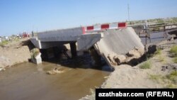 Lebap. Ýykylan köpri.