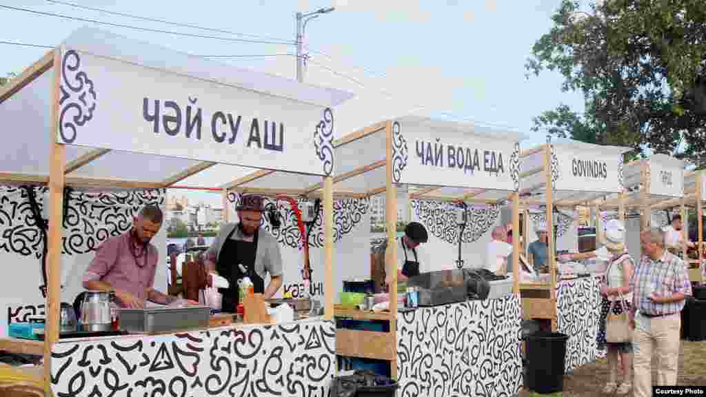 "Тәмле" фестивале өчен Иске Татар бистәсендә эшләнгән аш-су сату урыннары