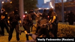 Масові протести в Білорусі після оголошення офіційних результатів президентських виборів не припиняються