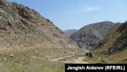 Баткен облусундагы Боз-Адыр кыштагына чукул жердеги талаштуу тилке, 2012-жыл