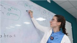 „Am început să înțeleg mai bine matematica”. Cum au loc meditațiile de la egal la egal