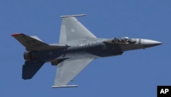 Un avion de luptă F-16 (Imagine generică).