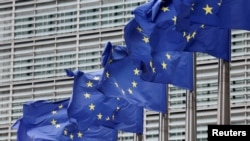 Liderii UE fac apel la Donald Trump să apere interesele de securitate ale Europei la întâlnirea cu Vladimir Putin.