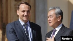 Радэк Сікорскі і Ван І, Варшава, 15 верасьня 2025 году