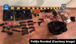 O parte din armele și muniția confiscate de Poliție și Procuratură pe 26 februarie, de la Horațiu Potra și alte persoane.
