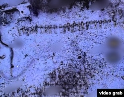 Rușii ar fi adunat trupurile soldaților nord-coreeni uciși în luptă, ca să-i ascundă sau să-i incinereze. Imagine din Kursk, obținută de serviciul de investigație al Europei Libere din Rusia, decembrie 2024.