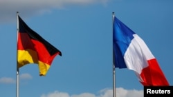 Flamujt e Gjermanisë dhe Francës. (Burimi: Facebook).
