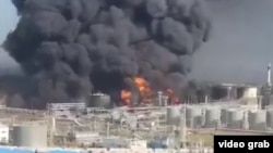 Навашахцінскі НПЗ гарэў пяць дзён пасьля пацэльваньня ўкраінскіх дронаў 21 жніўня 2025 году. Ілюстрацыйнае фота