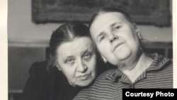 Людмила Кузнецова Бурлюк и Марианна Фиала-Бурлюк в Праге