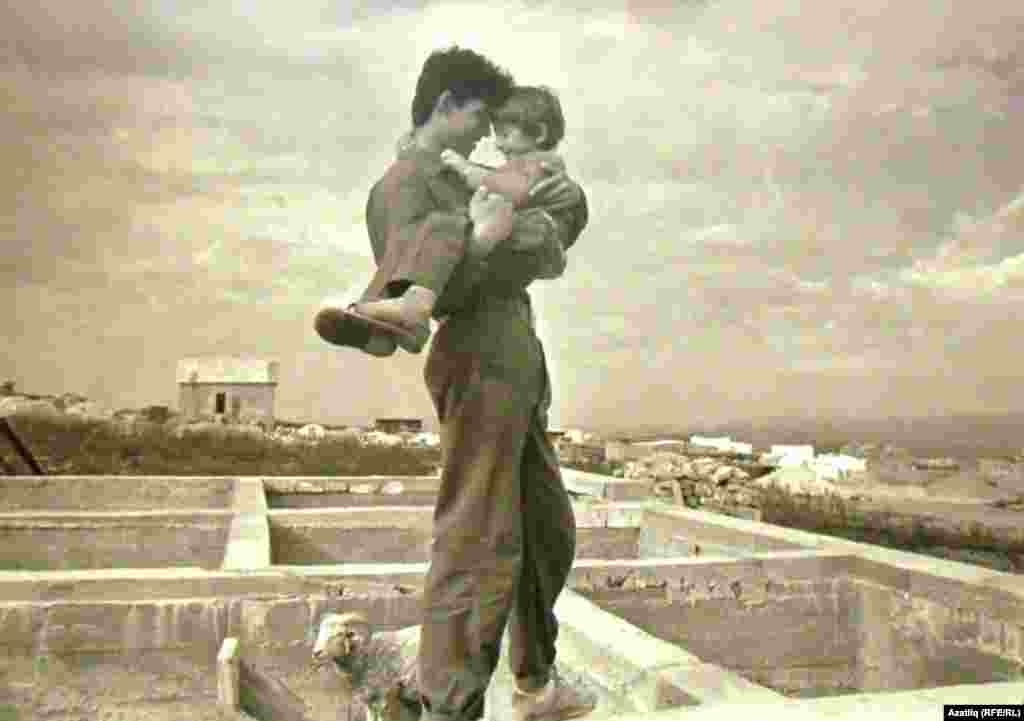 "Монда безнең өебез була, улым", Бакчасарай, 1994. Рифкать Якупов фотосы. 