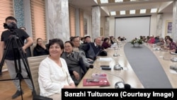 Аскер Сакыбаева жана адабий кеченин коноктору. 13-декабрь.