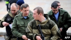 Главрь группировки «ДНР» (второй слева) Александр Захарченко. Донецк, ноябрь 2014 года