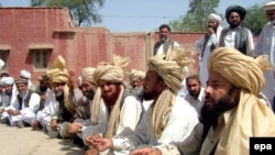 فایل فوټو
په ټانک کې د مسیدو یوه جرکه، ۲۰۰۹ ز کال 