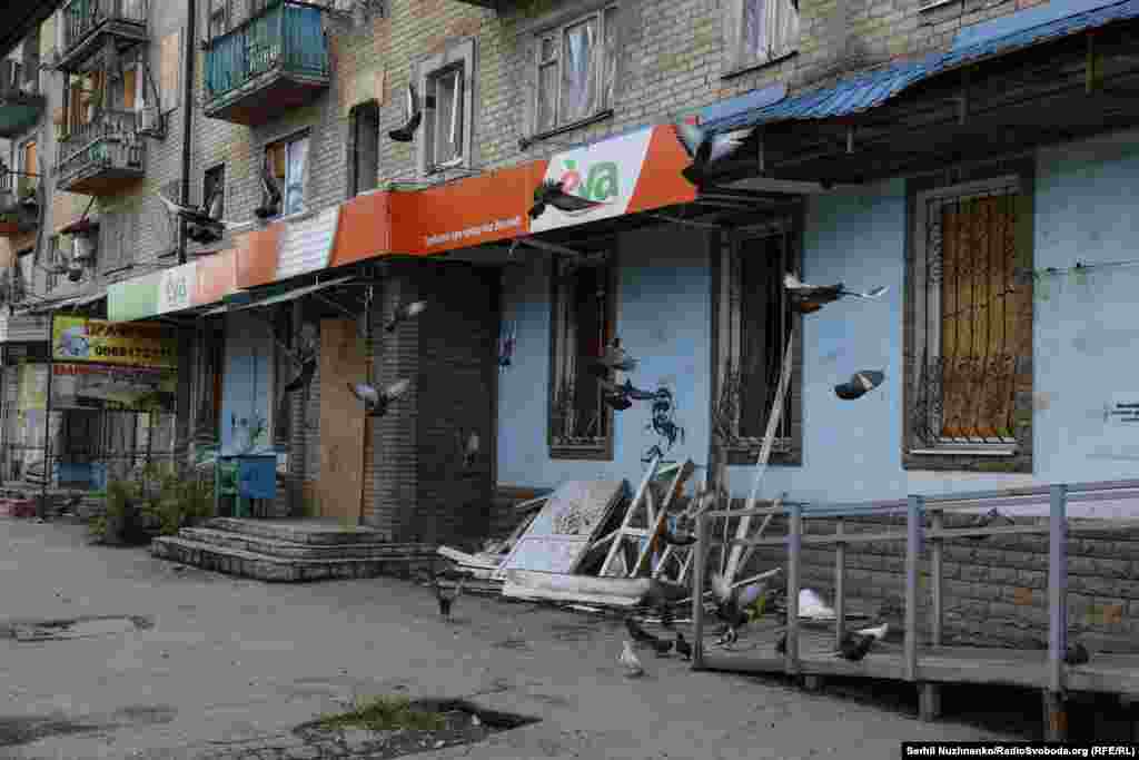 Orașul se află în stare de asediu: circulația este interzisă zilnic de la ora 15:00 până la 11:00 a doua zi.