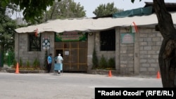 Яке аз даромадгоҳои "Масҷиди Аминҷон".