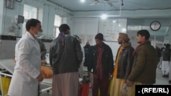 نبود داکتران متخصص و ورزیده مشکلات فراوانی را به بیماران در کابل و سایر ولایات افغانستان ایجاد کرده است.