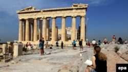 Greece - Turiști în vizită la Partenon, pe Acropole