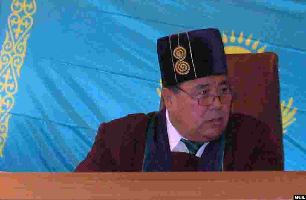 Судья Чолан Толкунов по делу Евгения Жовтиса.  - Балхашский районный судья Чолан Толкунов за два дня рассмотрел дело правозащитника Жовтиса и приговорил его к четырем годам тюрьмы. Баканас, 3 сентября 2009 года. 