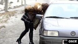 Täjigistanda ten satýanlar "ahlak okuwyndan" geçmeli.