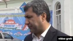 Муҳиддин Кабирӣ лаҳзаҳое баъд аз эълони натиҷаҳои интихоботи парлумонии моҳи марти 2015