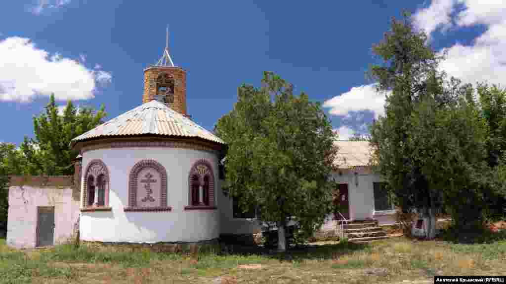 До будівлі, де розміщується ще музей і бібліотека, в 2003 році прибудували храм в ім'я Бахчисарайської ікони Божої матері. Наприкінці XIX століття це була садиба заможного німця-переселенця