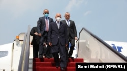 محمد اشرف غنی رئیس جمهوری افغانستان حین ورود به میدان هوایی دوحه. ۵ اکتوبر ۲۰۲۰
