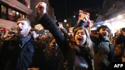 Интернетти чектөөгө каршы демонстрация. 18-январь, 2014-жыл, Стамбул. 