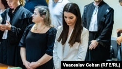 Сьвятлана Папан і Яўгенія Гуцул на абвяшчэньні выраку ў судзе 5 жніўня 2025 году