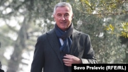 Đukanović je na rekao da neće podnijeti ostavku, konstatujući da su afere, "konstrukcije i podmetanja bjegunca od pravde"