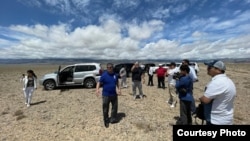 Президенттин кеңешчиси Равшан Сабиров жаңы шаар курула турган аймакта. 17-июль, 2021-жыл.