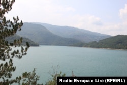Pamje nga Liqeni i Ujmanit.