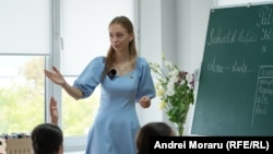 Nicoleta Svitic, profesoară de istorie. Tânără a fost angajată anul trecut la Liceul „Vasile Alecsandri” din Ungheni